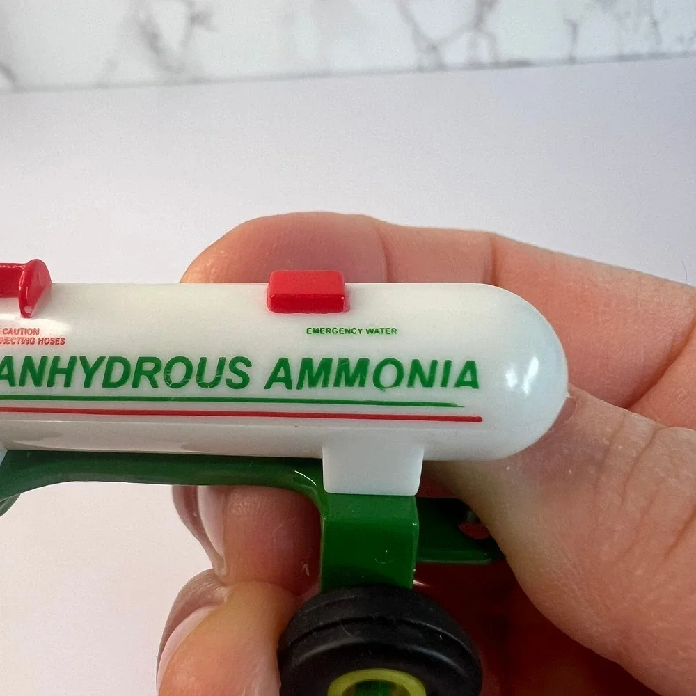 ERTL John Deere 1/64 Anhydrous Ammonia Tractor Tank Trailer‎ w/Yellow Rims, 3